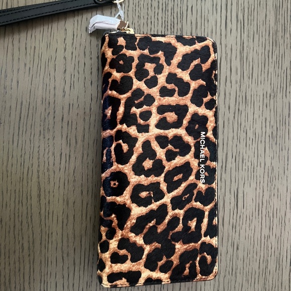 Michael Kors Black Zip-Around Wallet - Picture 1 of 6